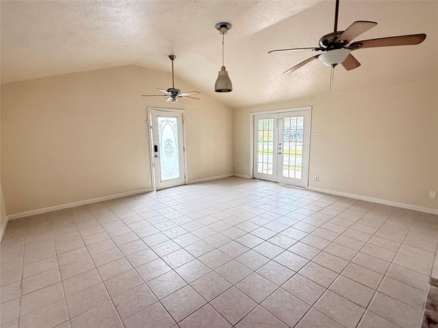 2622 34th Avenue N, Texas City, TX 77590