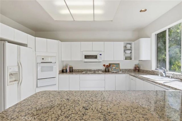 10055 Reevesbury Drive, Beverly Hills, CA 90210