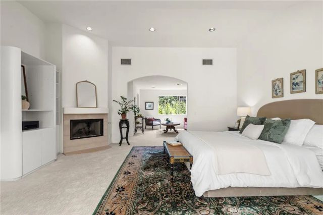 10055 Reevesbury Drive, Beverly Hills, CA 90210