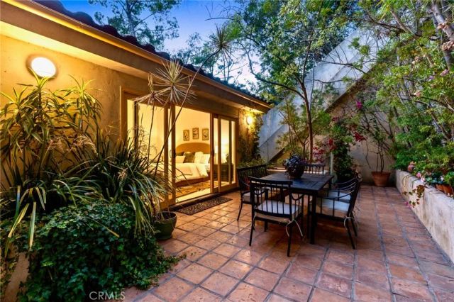 10055 Reevesbury Drive, Beverly Hills, CA 90210