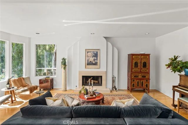 10055 Reevesbury Drive, Beverly Hills, CA 90210