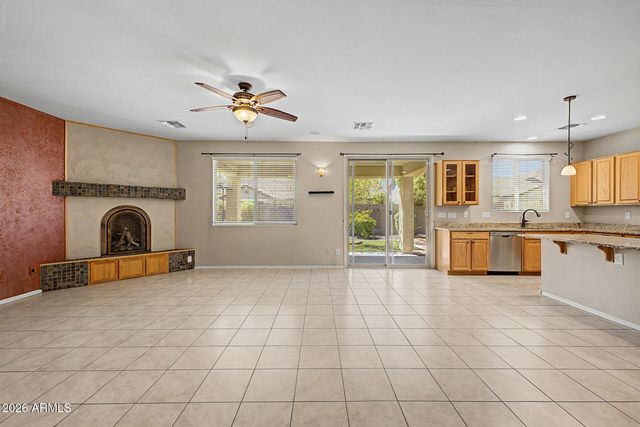 3025 W T RYAN Lane, Phoenix, AZ 85041