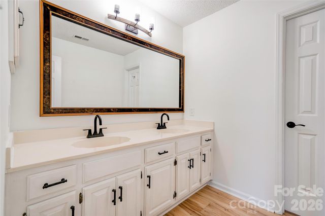 124 Gold Run Court, Kings Mountain, NC 28086