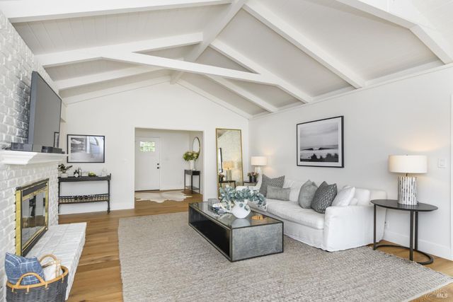 9 Saint Lucia Pl, Tiburon, CA 94920