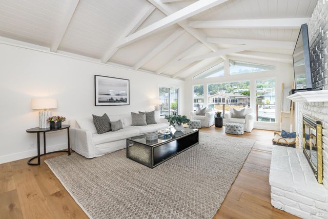 9 Saint Lucia Pl, Tiburon, CA 94920