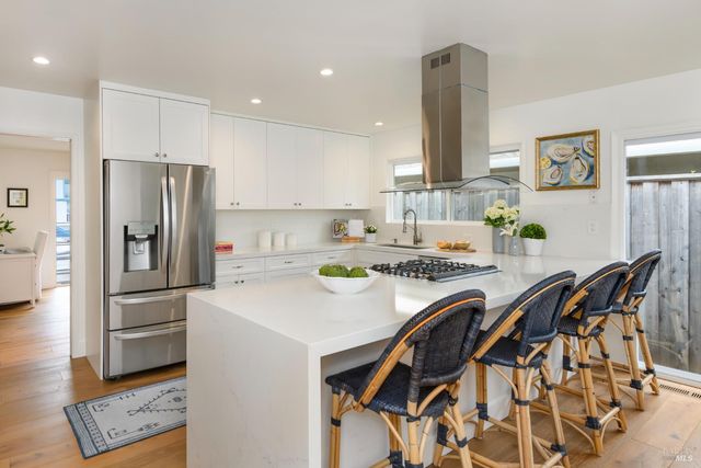 9 Saint Lucia Pl, Tiburon, CA 94920