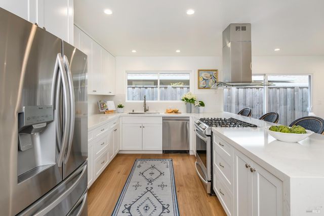 9 Saint Lucia Pl, Tiburon, CA 94920