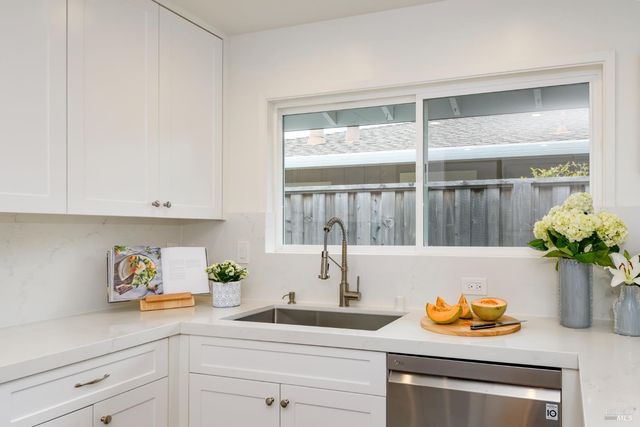 9 Saint Lucia Pl, Tiburon, CA 94920