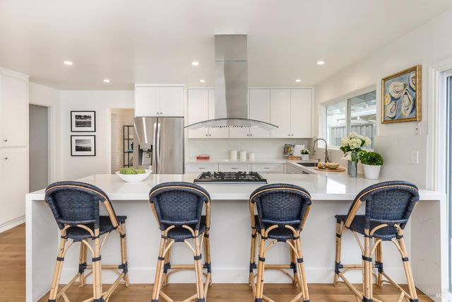 9 Saint Lucia Pl, Tiburon, CA 94920