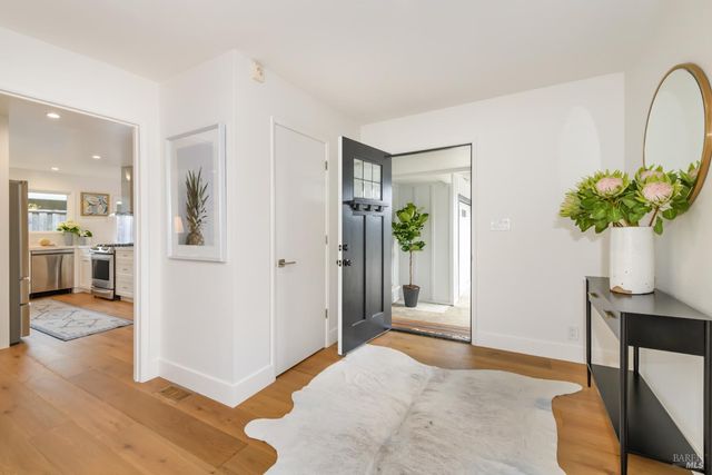 9 Saint Lucia Pl, Tiburon, CA 94920