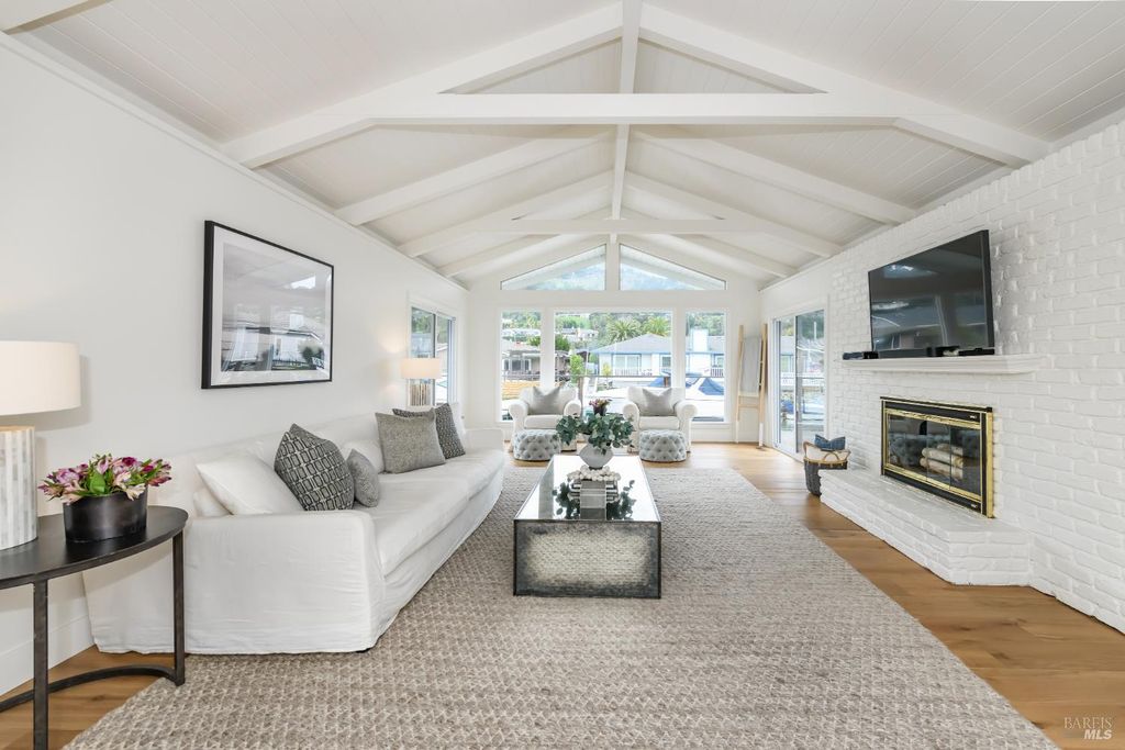 9 Saint Lucia Pl, Tiburon, CA 94920