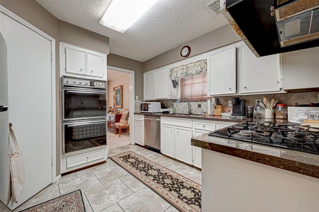 2307 Oakview Drive, Missouri City, TX 77459