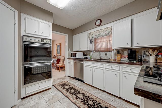 2307 Oakview Drive, Missouri City, TX 77459