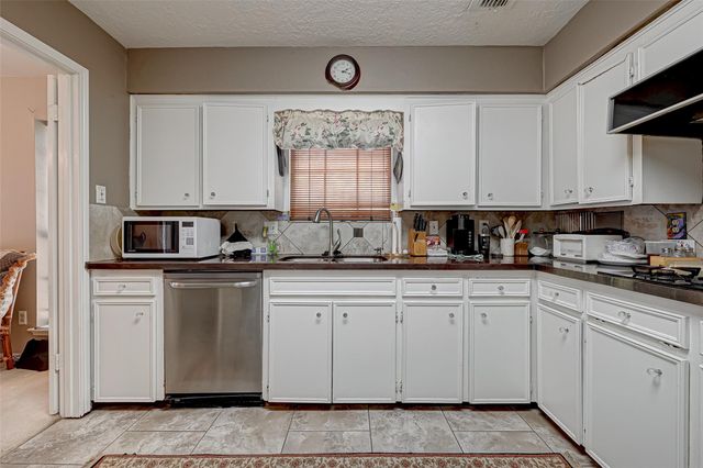 2307 Oakview Drive, Missouri City, TX 77459