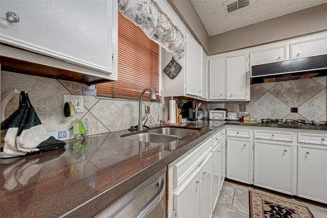 2307 Oakview Drive, Missouri City, TX 77459