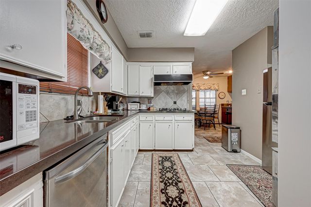 2307 Oakview Drive, Missouri City, TX 77459