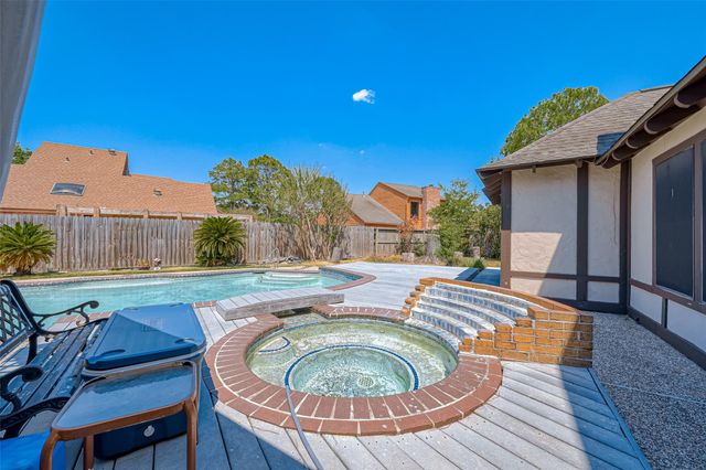 2307 Oakview Drive, Missouri City, TX 77459