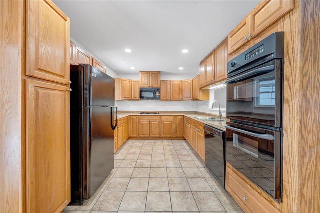 E 646 Augusta AVE, Vinton, VA 24179