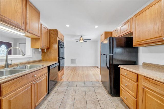 E 646 Augusta AVE, Vinton, VA 24179