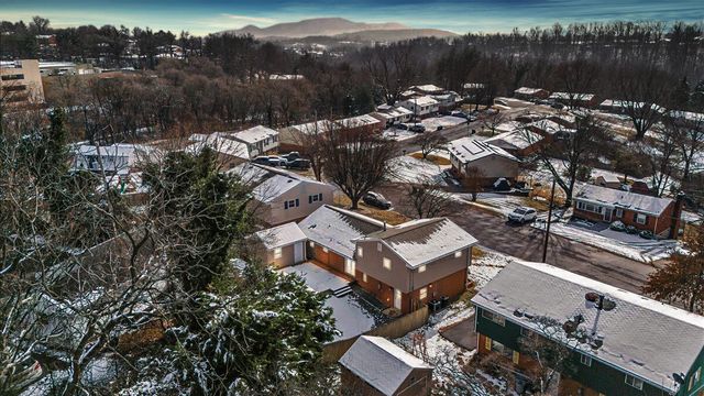 E 646 Augusta AVE, Vinton, VA 24179