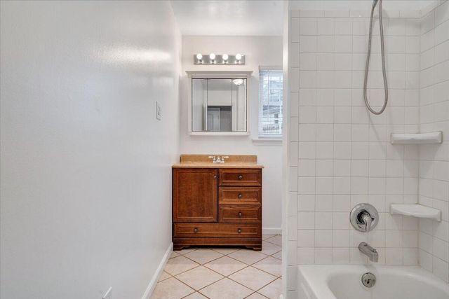 E 646 Augusta AVE, Vinton, VA 24179