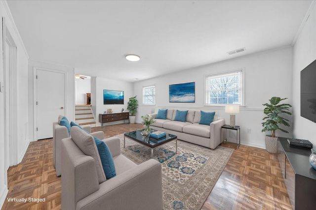 E 646 Augusta AVE, Vinton, VA 24179