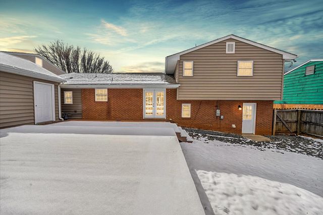 E 646 Augusta AVE, Vinton, VA 24179