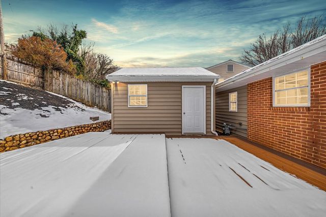 E 646 Augusta AVE, Vinton, VA 24179