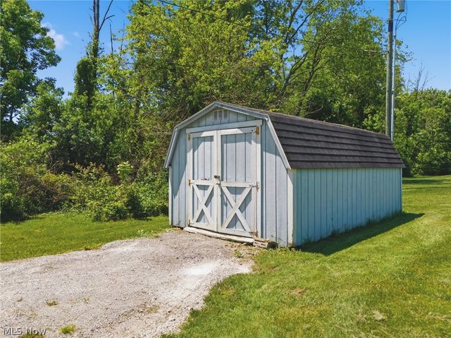 7987 Lisbon St E, East Canton, OH 44730