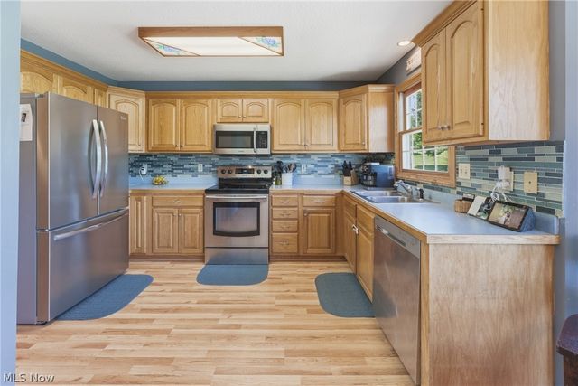 7987 Lisbon St E, East Canton, OH 44730