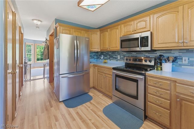 7987 Lisbon St E, East Canton, OH 44730