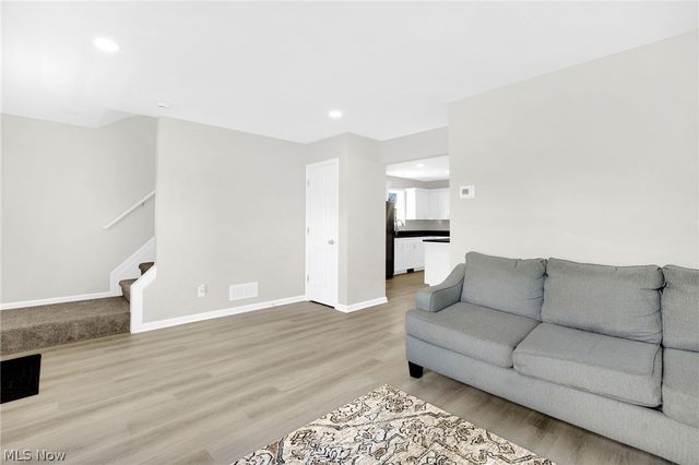 1331 Leonora Avenue, Akron, OH 44305