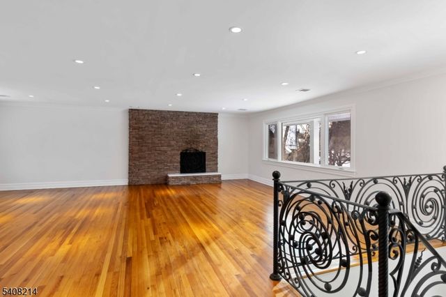 59 Sun Valley Way, Morris Plains Boro, NJ 07950