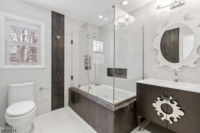 59 Sun Valley Way, Morris Plains Boro, NJ 07950