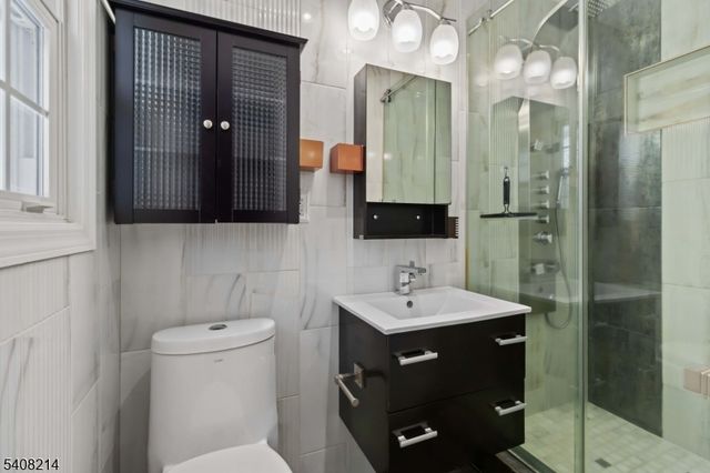 59 Sun Valley Way, Morris Plains Boro, NJ 07950