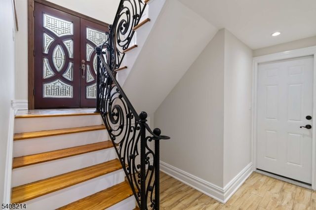 59 Sun Valley Way, Morris Plains Boro, NJ 07950