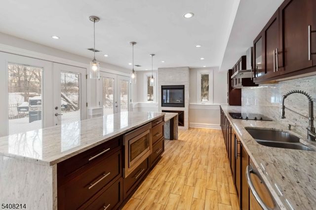 59 Sun Valley Way, Morris Plains Boro, NJ 07950