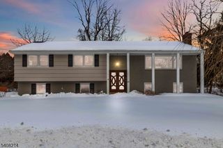 59 Sun Valley Way, Morris Plains Boro, NJ 07950