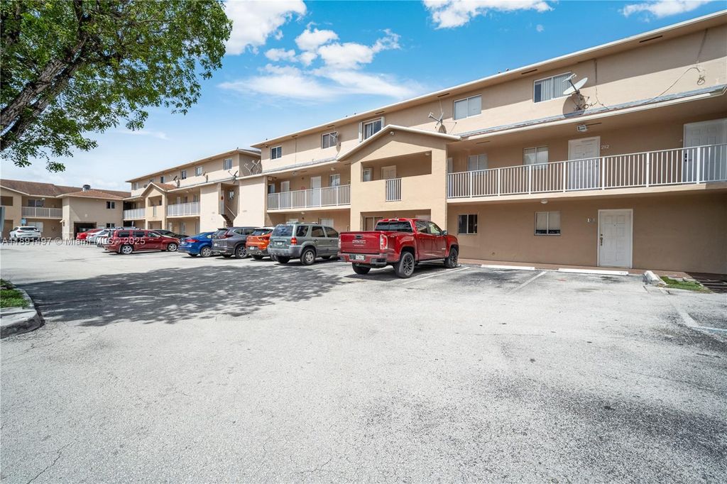 3021 W 76th St C-109, Hialeah, FL 33018