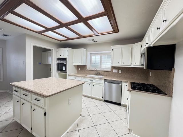 6926 Hearthside Drive, Sugar Land, TX 77479