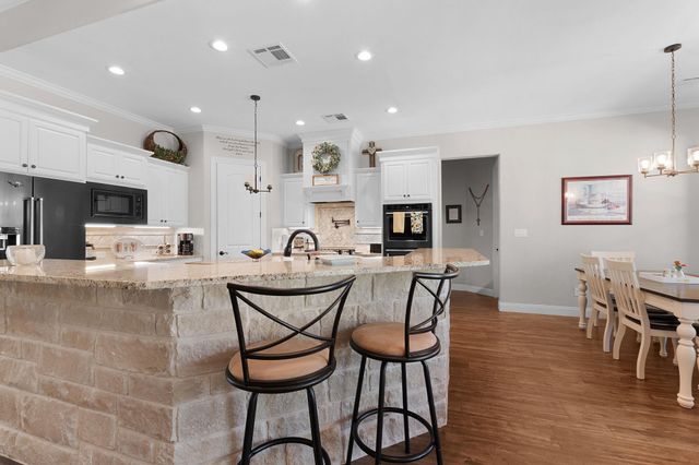 201 Brothers LN, Burnet, TX 78611