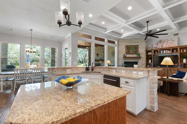 201 Brothers LN, Burnet, TX 78611