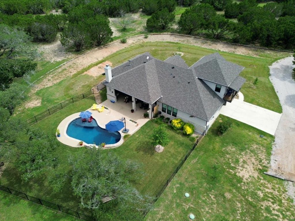 201 Brothers LN, Burnet, TX 78611