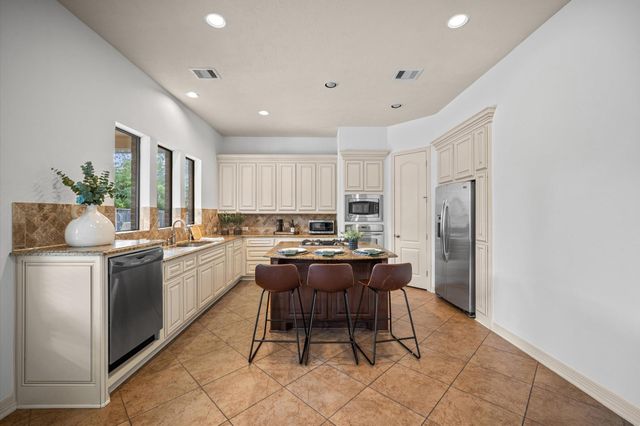 241 W Tupelo Green Circle, Spring, TX 77389