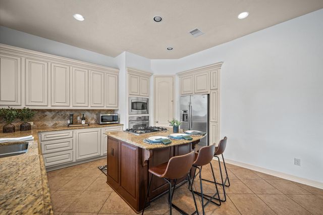 241 W Tupelo Green Circle, Spring, TX 77389
