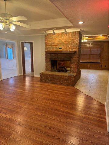 713 Ashley Drive, Hurst, TX 76054