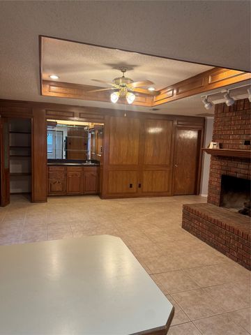 713 Ashley Drive, Hurst, TX 76054