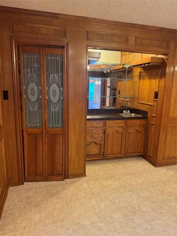 713 Ashley Drive, Hurst, TX 76054