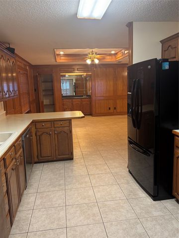 713 Ashley Drive, Hurst, TX 76054