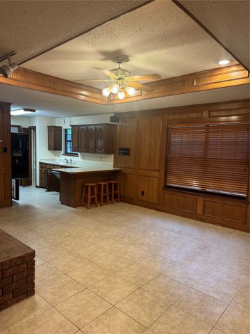 713 Ashley Drive, Hurst, TX 76054